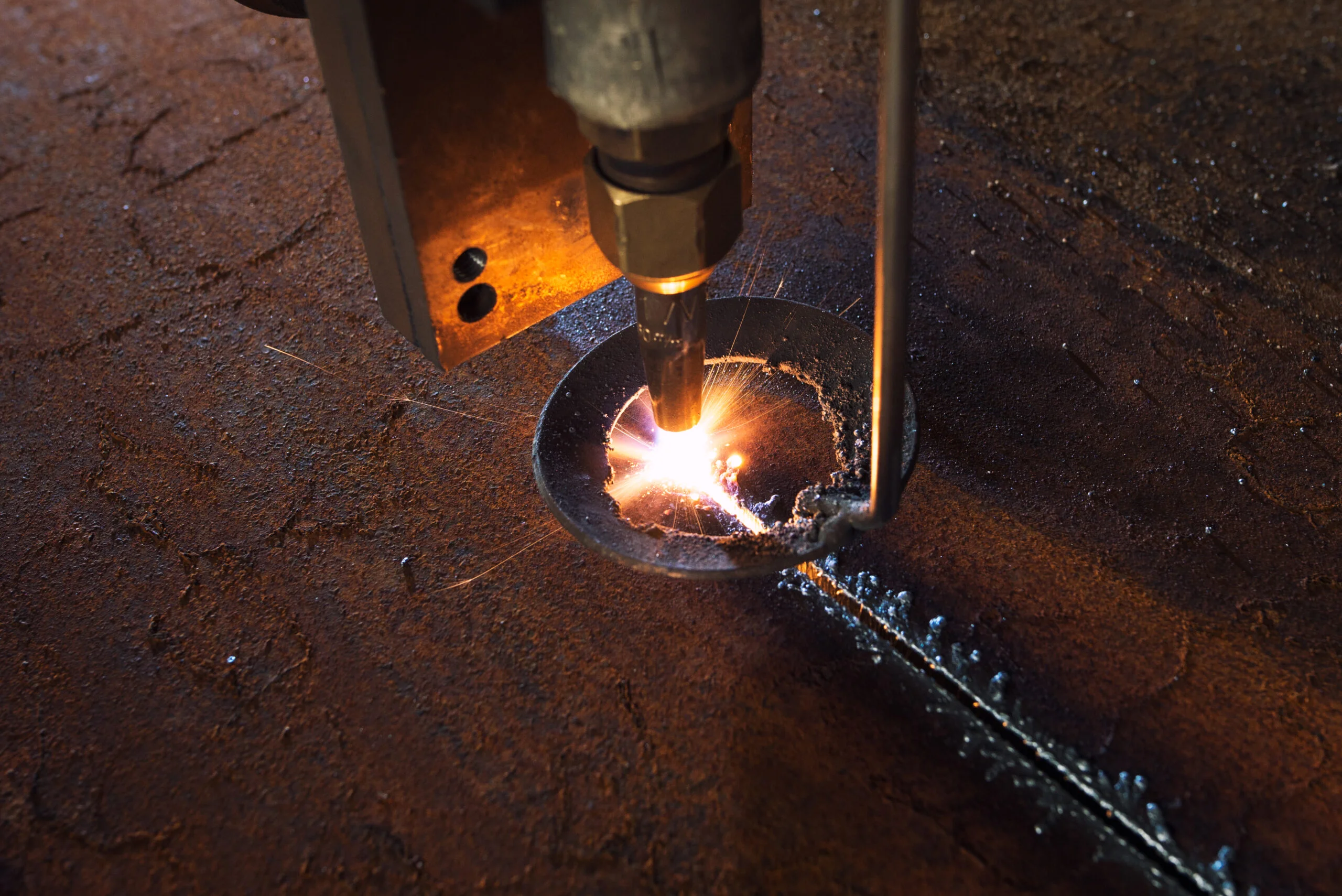 plasma laser cnc industrial machine cutting iron steel metalwork workshop scaled 1 - Pilot India